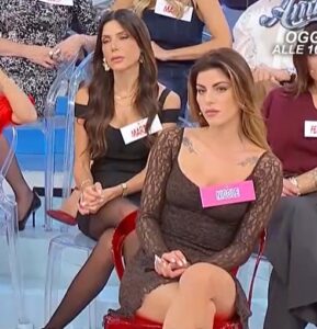 Chi è Nicole Belloni, la corteggiatrice scelta da Flavio Ubirti a Uomini e Donne: età, lavoro, programmi, Instagram e TikTok 1 Chi è Nicole Belloni, la corteggiatrice scelta da Flavio Ubirti a Uomini e Donne: età, lavoro, programmi, Instagram e TikTok 1