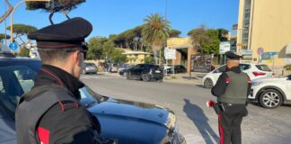 Ardea, cede cocaina a una donna: Carabinieri lo colgono sul fatto