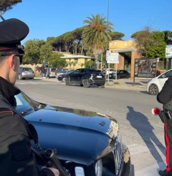 Ardea, cede cocaina a una donna: Carabinieri lo colgono sul fatto