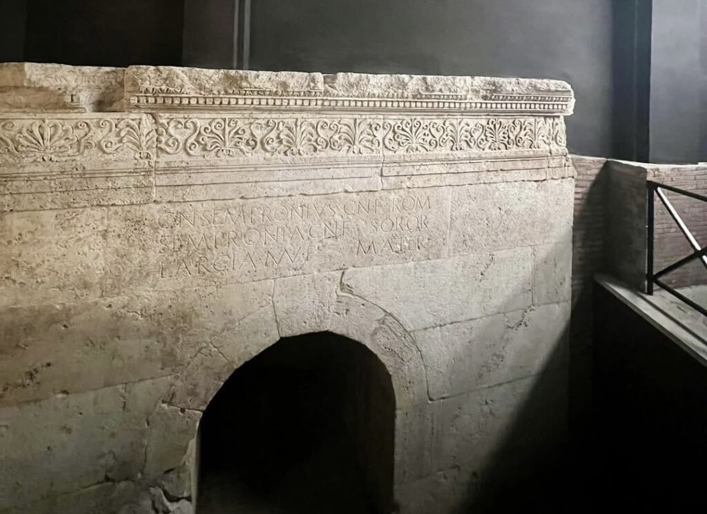 Visita gratuita a Palazzo San Felice a Roma: ultimi giorni per scoprire il Sepolcro dei Sempronii 1 Visita gratuita a Palazzo San Felice a Roma: ultimi giorni per scoprire il Sepolcro dei Sempronii 1