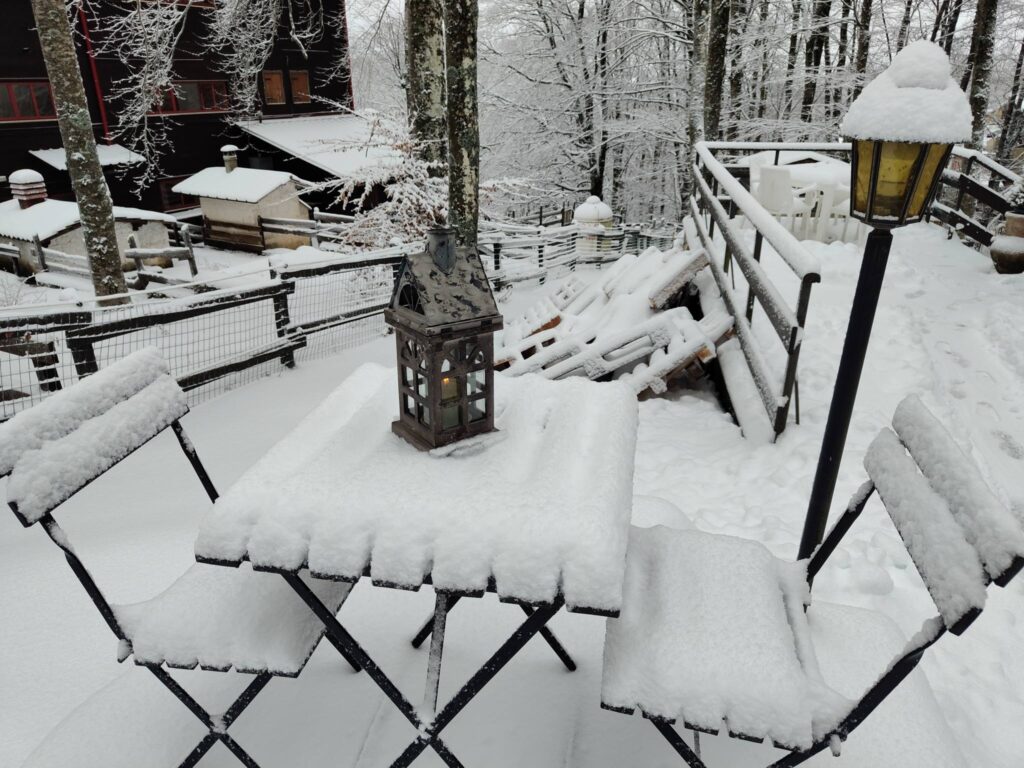 Magia della neve intorno a Roma: paesaggi imbiancati da Monte Livata ai Castelli (VIDEO) 1 Magia della neve intorno a Roma: paesaggi imbiancati da Monte Livata ai Castelli (VIDEO) 1