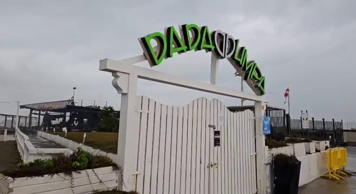 Incendio devasta stabilimento balneare Dadaumpa a Fiumicino: rilievi in corso per stabilire le cause del rogo 2
