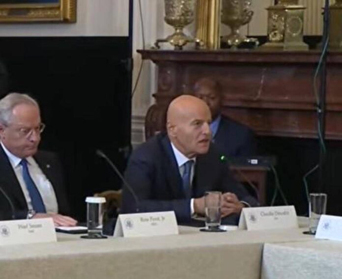 Descalzi: “Eni è pronta a investire in Venezuela e a lavorare con le compagnie Usa”