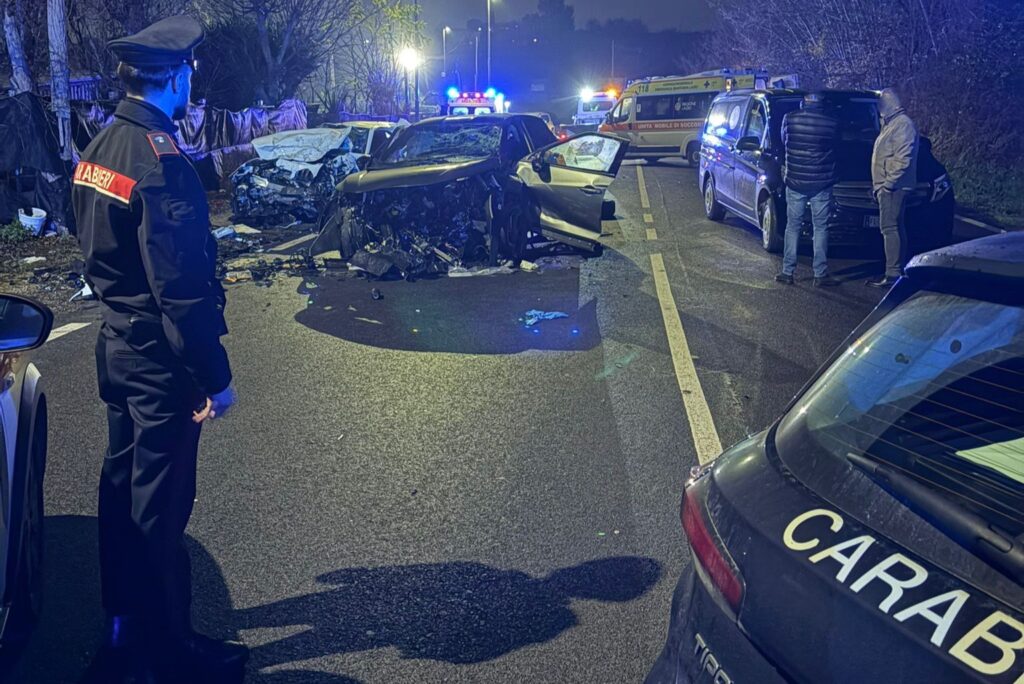 Identificate le tre vittime del frontale mortale di Ardea. I coniugi rientravano a casa 1 Identificate le tre vittime del frontale mortale di Ardea. I coniugi rientravano a casa 1