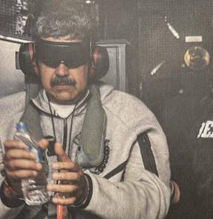 Maduro, la foto di Trump diventa uno spot: boom vendite per la felpa