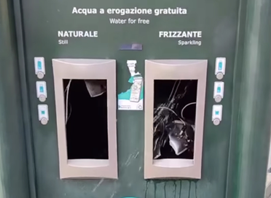 Dopo il Capodanno, la vergogna: a Roma e sul Litorale romano i segni di una notte di inciviltà e danni (FOTO) 2 Dopo il Capodanno, la vergogna: a Roma e sul Litorale romano i segni di una notte di inciviltà e danni (FOTO) 2