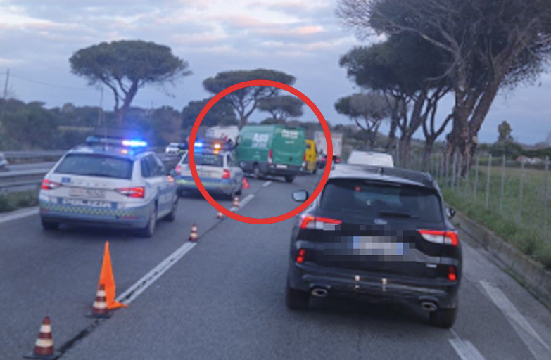 Pontina paralizzata dopo un violento incidente tra furgoni: traffico in tilt e code chilometriche verso la Capitale (FOTO) 2