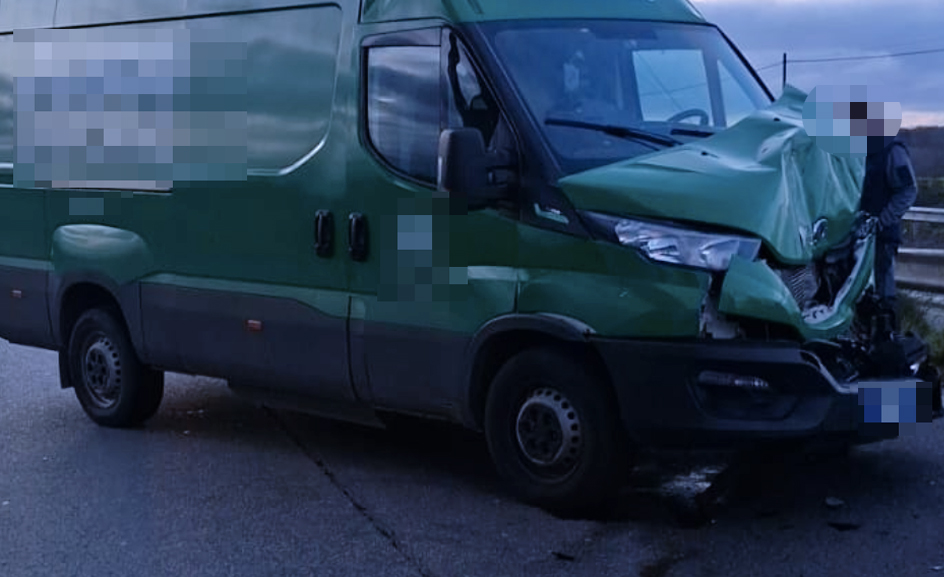 Pontina paralizzata dopo un violento incidente tra furgoni: traffico in tilt e code chilometriche verso la Capitale (FOTO) 3