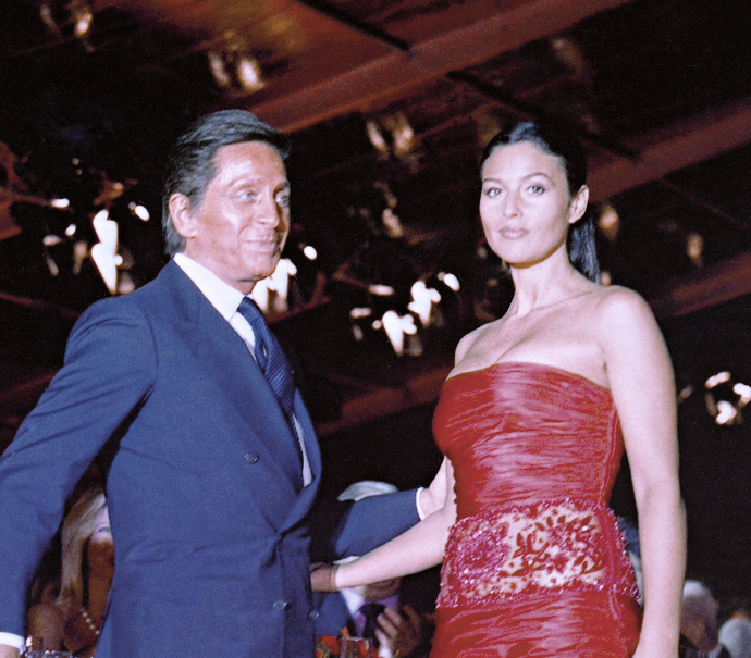 È morto Valentino Garavani: addio al genio della moda che ha reso eterna l’eleganza italiana (FOTO) 2 È morto Valentino Garavani: addio al genio della moda che ha reso eterna l’eleganza italiana (FOTO) 2