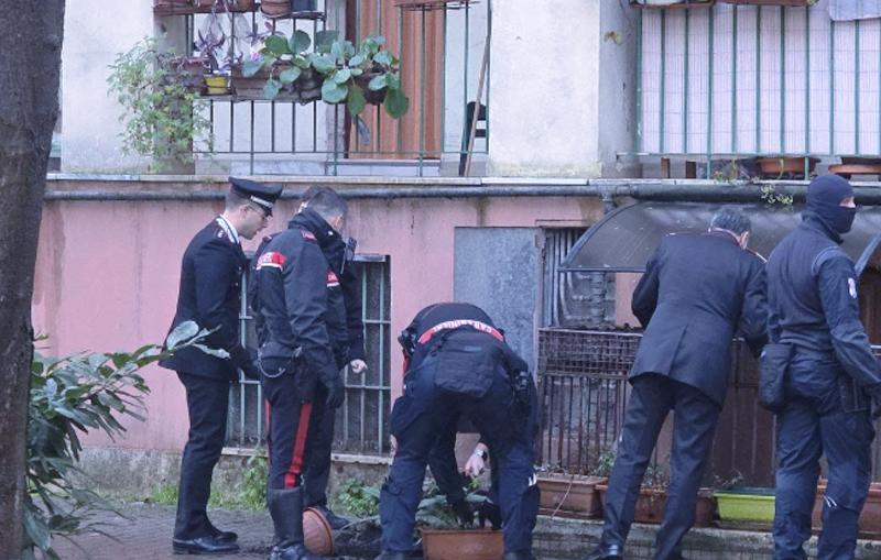 Sequestrate mille dosi di cocaina e crack a Roma est: schiaffo delle forze dell'ordine al narcotraffico romano (FOTO) 1