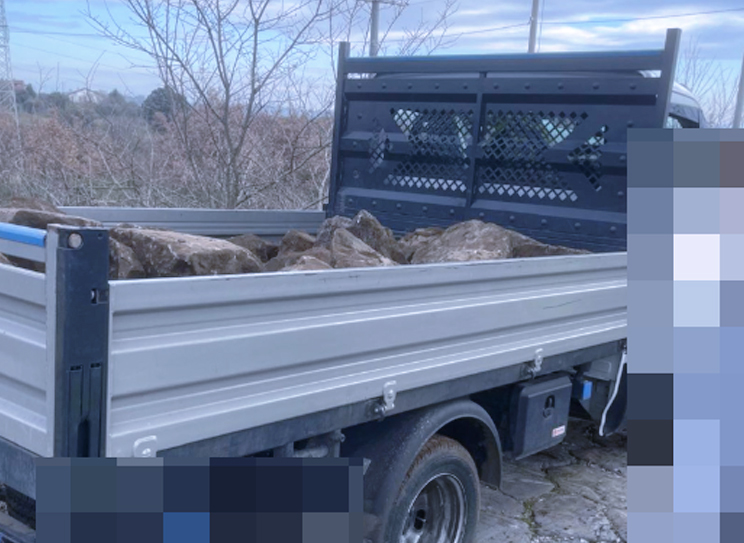 Basolato romano divelto per la fibra ottica: la denuncia dello scempio su un tratto della Francigena del Lazio (FOTO) 1
