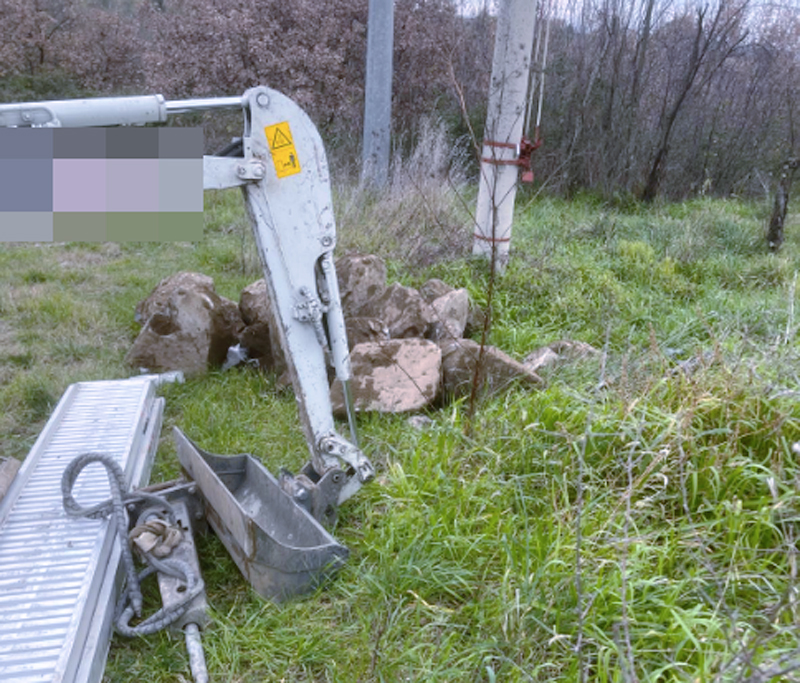 Basolato romano divelto per la fibra ottica: la denuncia dello scempio su un tratto della Francigena del Lazio (FOTO) 2