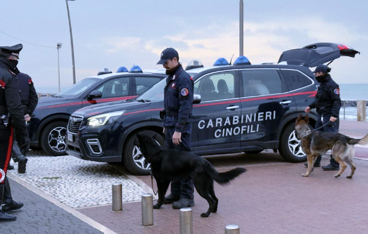 Tolleranza zero a Ostia: blitz dai Lotti al centro con elicotteri e il "Tuscania" per smantellare piazze di spaccio (VIDEO e FOTO) 1
