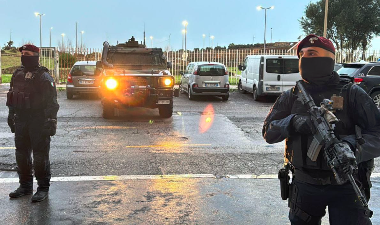 Tolleranza zero a Ostia: blitz dai Lotti al centro con elicotteri e il "Tuscania" per smantellare piazze di spaccio (VIDEO e FOTO) 2