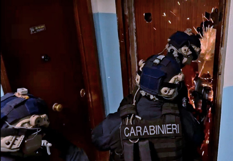 Tolleranza zero a Ostia: blitz dai Lotti al centro con elicotteri e il "Tuscania" per smantellare piazze di spaccio (VIDEO e FOTO) 3