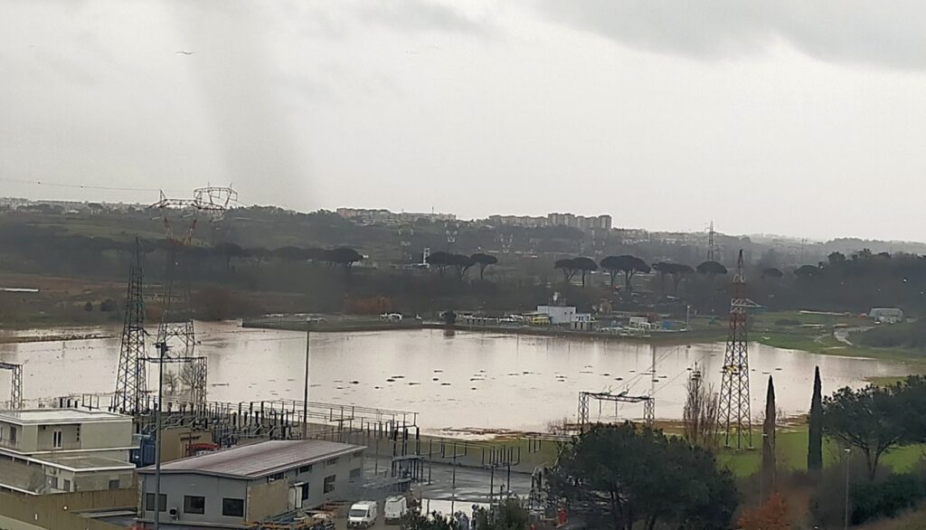 Maltempo a Roma: treni sospesi, strade chiuse e Tevere sotto osservazione (VIDEO) 2