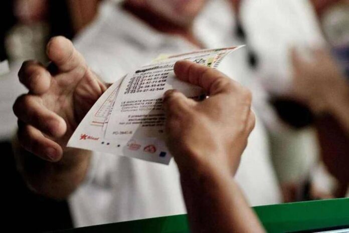 Superenalotto, numeri combinazione vincente oggi 10 gennaio giochi lotto