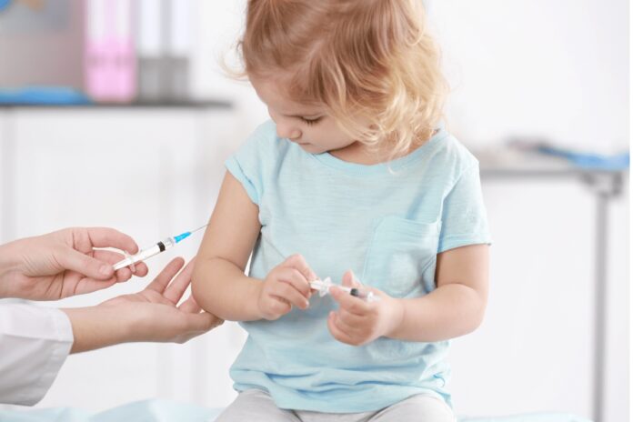 Vaccinazioni, pediatri: “Negli Usa il ritorno al passato mette a rischio i bambini”