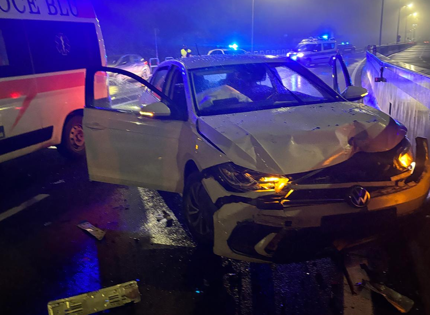 Ubriaca investe e distrugge auto della Polizia locale di Roma: vigili urbani salvi per miracolo (FOTO) 2 Ubriaca investe e distrugge auto della Polizia locale di Roma: vigili urbani salvi per miracolo (FOTO) 2