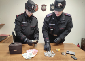 Operazione dei carabinieri a Nuova Ostia: arresti e sequestri per centinaia di dosi (VIDEO E FOTO) 2
