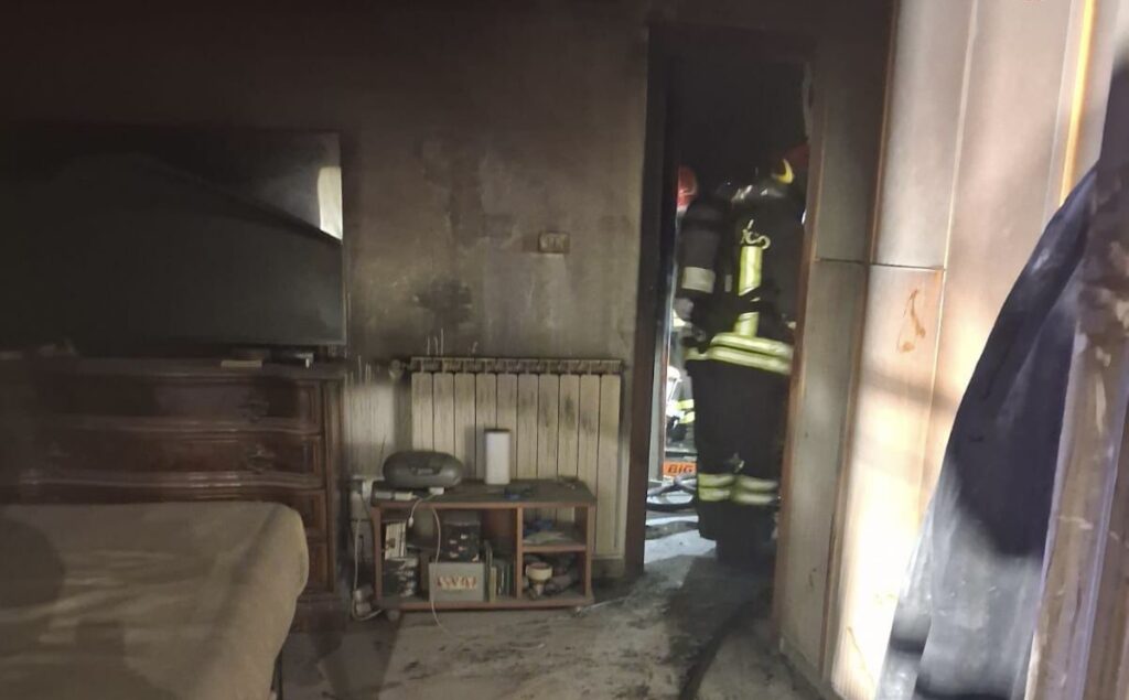 Incendio in appartamento a Bracciano: muore anziana di 87 anni, salvato il figlio 1