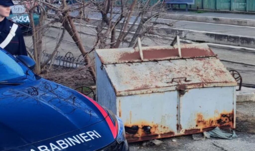 Giallo a Roma, un uomo trovato morto in un cassonetto: forse ucciso dal freddo 1