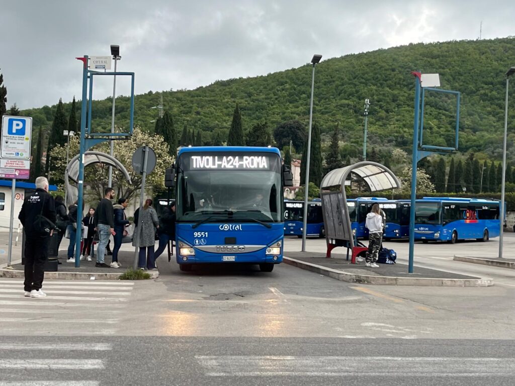 Bus Cotral, Castel Madama ricorre al Tar contro l’ordinanza di Tivoli: «Pendolari lasciati a piedi» 1