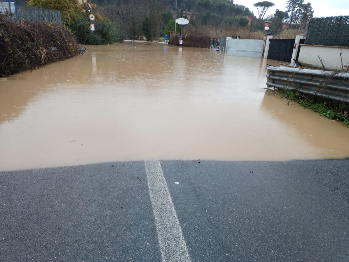 Allerta meteo a Roma: bomba d’acqua sulla Colombo, traffico in tilt e rischio chiusure 1