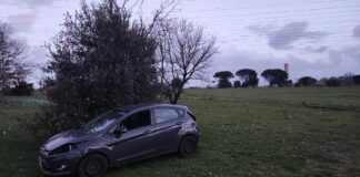 Sgomberi e abbattimenti al campo nomadi di via Salviati: trovata auto usata per rapina