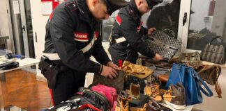 Beni di lusso, droga e arnesi per clonare le chiavi: georgiano tradito da comportamento sospetto