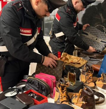 Beni di lusso, droga e arnesi per clonare le chiavi: georgiano tradito da comportamento sospetto
