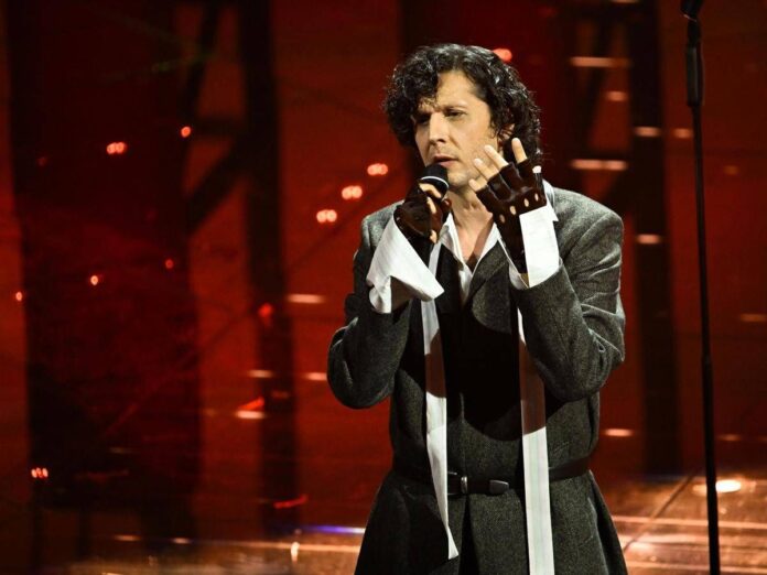 Ermal Meta, bufera social per ‘Stella stellina’ a Sanremo: “Ma non vi vergognate?”