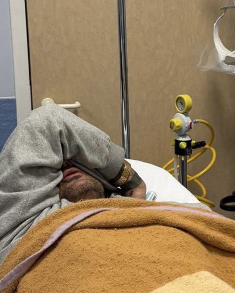 Fabrizio Corona al pronto soccorso attaccato alla macchina Ecg 1 Fabrizio Corona al pronto soccorso attaccato alla macchina Ecg 1