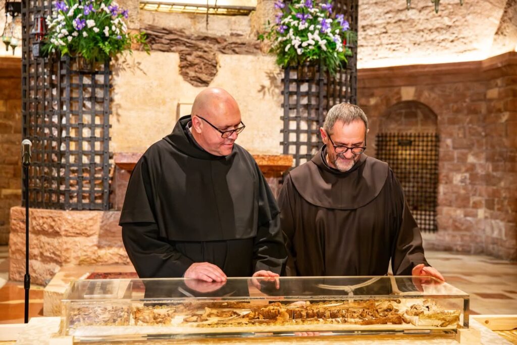 San Francesco d'Assisi: l’estumulazione delle spoglie apre il mese di venerazione e preghiera (FOTO) 2