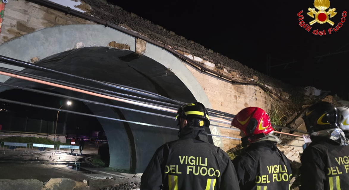 Crolla un sottopasso ferroviario a Santa Marinella: treni fermi, caos e paura tra i cittadini 2 Crolla un sottopasso ferroviario a Santa Marinella: treni fermi, caos e paura tra i cittadini 2
