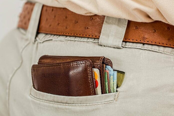 Furti con il pos tra la folla, cosa sta succedendo? Ecco come difendersi