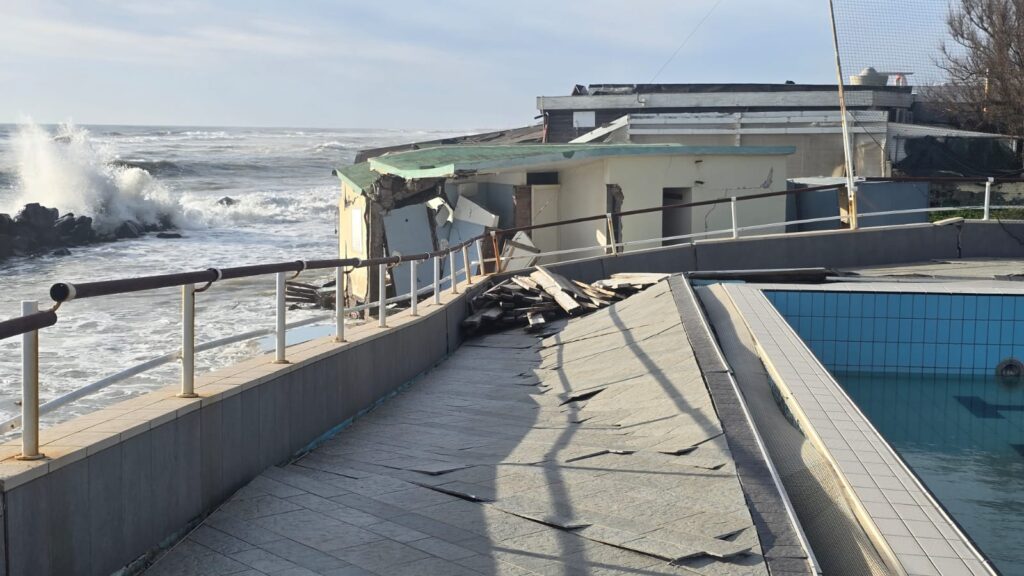 Ancora una mareggiata e Ostia perderà un altro stabilimento balneare (VIDEO) 4