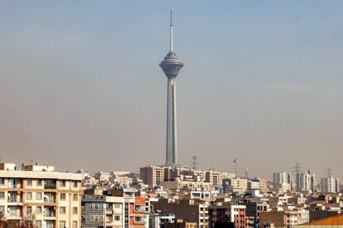 Iran, Trump valuta tre opzioni: da diplomazia a caduta regime, gli scenari