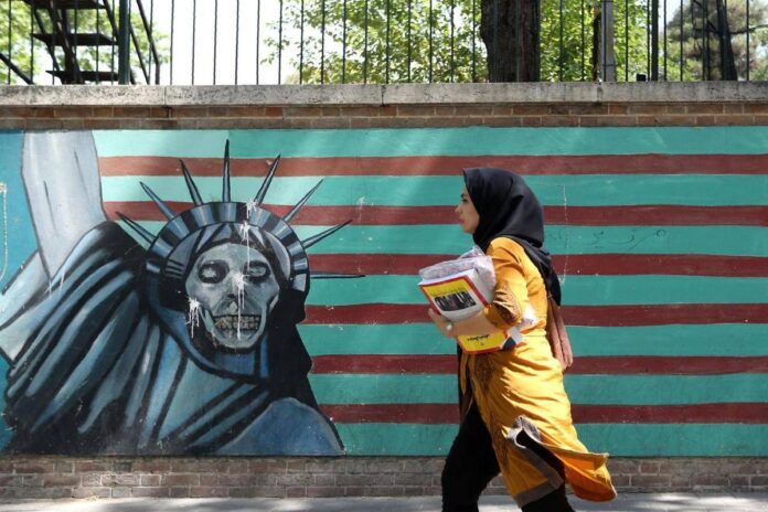 Iran-Usa, oggi colloqui in Oman. Washington allerta americani: “Via ora da Teheran”