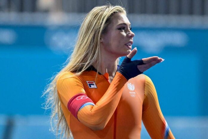 Jutta Leerdam, oro e record olimpico a Milano Cortina. Il fidanzato Jake Paul piange in tribuna