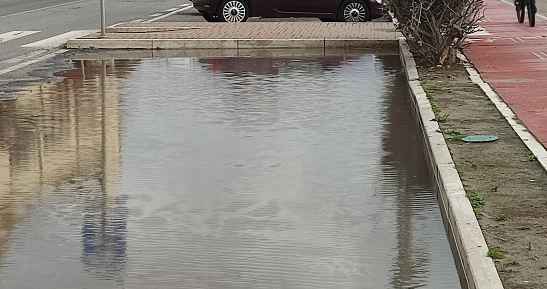 Tra crateri e lagune, impraticabili le strade di Ostia (VIDEO) 2 Tra crateri e lagune, impraticabili le strade di Ostia (VIDEO) 2