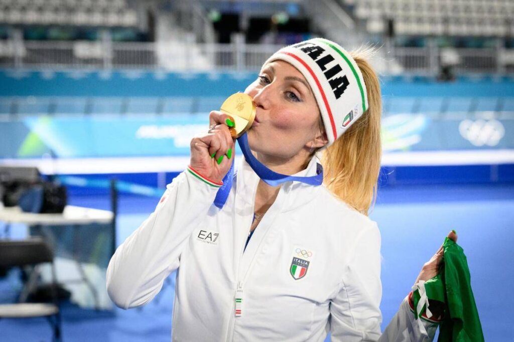 Francesca Lollobrigida trionfa, la pattinatrice di Ladispoli regala all'Italia il primo oro olimpico 1 Francesca Lollobrigida trionfa, la pattinatrice di Ladispoli regala all'Italia il primo oro olimpico 1