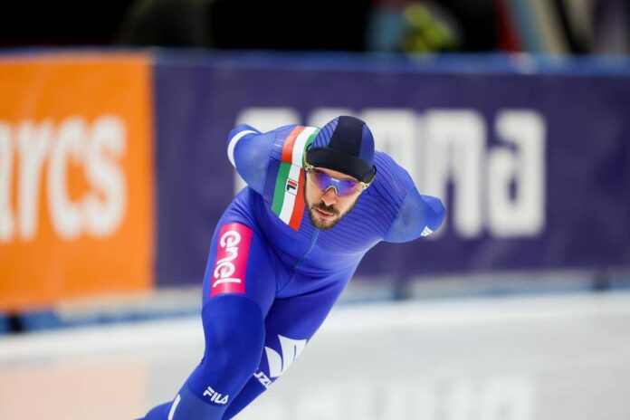 Milano Cortina, chi è Davide Ghiotto: recordman azzurro del pattinaggio di velocità Olimpiadi invernali, italiani in gara oggi martedì 17 febbraio: programma e medaglie