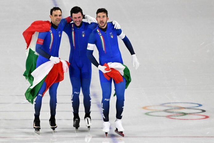 Milano Cortina, oro Italia in inseguimento squadre pattinaggio velocità: chi sono i campioni olimpici Ghiotto, Giovannini e Malfatti Olimpiadi invernali, programma delle gare degli italiani di mercoledì 18 febbraio