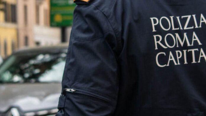 Polizia locale 1 Van si scontro con motociclo a Trastevere: conducente ubriaco fermato dopo inseguimento