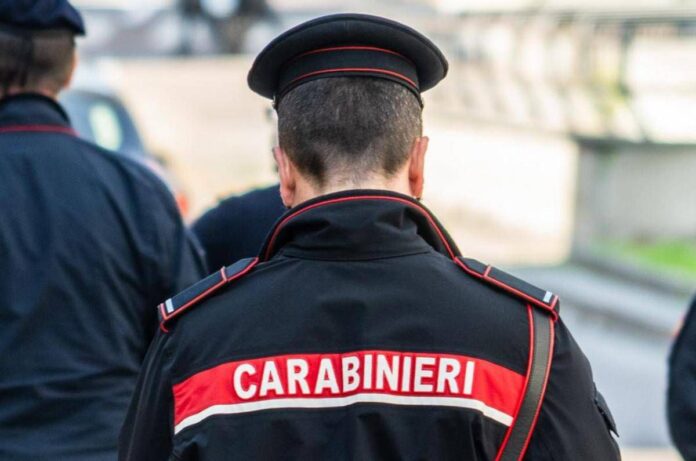 Ravenna, 16enne accoltella ragazzo sul bus: lui in comunità, arrestati i genitori