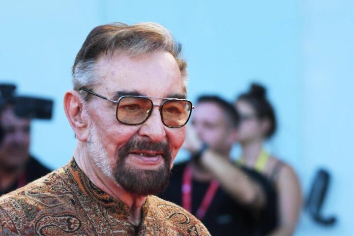 Sanremo 2026, Kabir Bedi chi è: 50 anni di Sandokan (con Can Yaman)