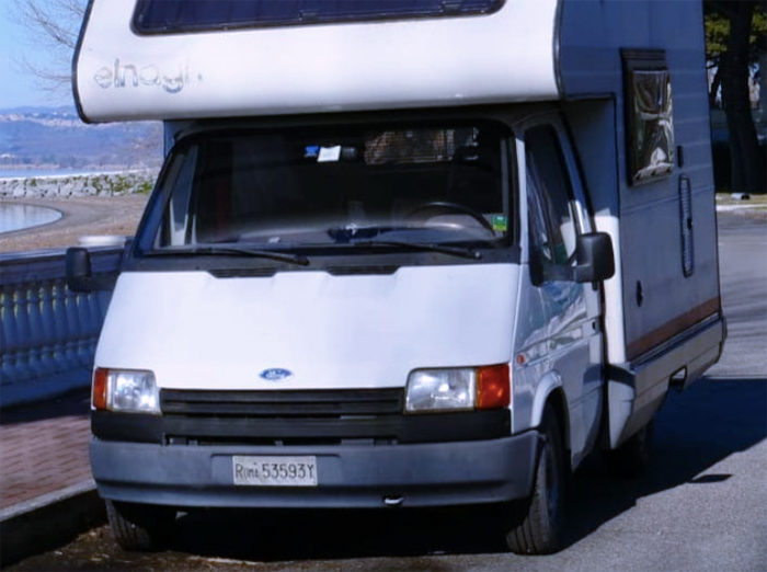 Dramma al Pigneto: gli rubano il camper con la gatta Martufella a bordo. L'appello di Lorenzo è stato accolto (FOTO) 1 Dramma al Pigneto: gli rubano il camper con la gatta Martufella a bordo. L'appello di Lorenzo è stato accolto (FOTO) 1