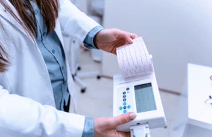Screening cardiologico in piazza San Michele, con misurazioni di pressione, glicemia, colesterolo e controlli della vista