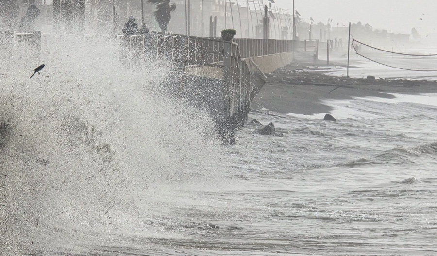 Erosione costiera ai massimi livelli a Ostia: non si salvano spiagge libere e passeggiata (VIDEO) 1
